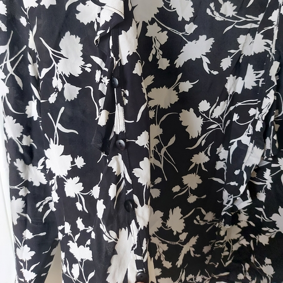 100% Silk Ruffled Floral Top - Picture 4 of 5